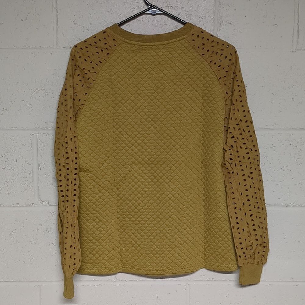 Eyelet Lace Sleeve Quilted Long Sleeve Top Crewneck Size Small NWT Cottagecore - Picture 4 of 5